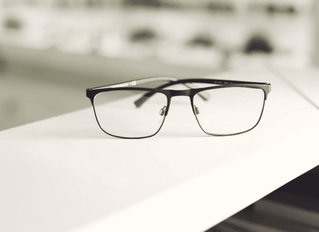 Entenda a importância dos óculos de lentes com filtro azul