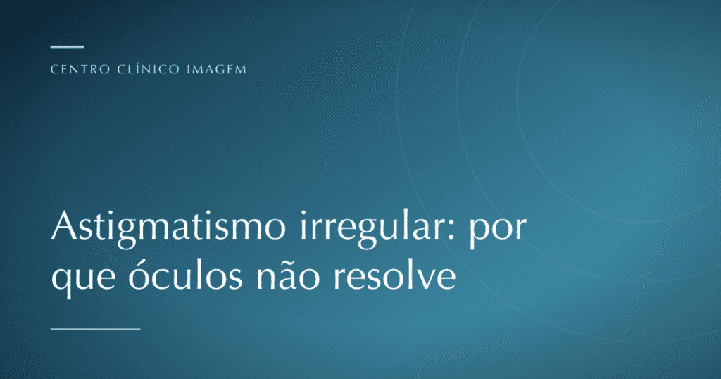 Exame de topografia corneana sendo realizado em consultório oftalmológico